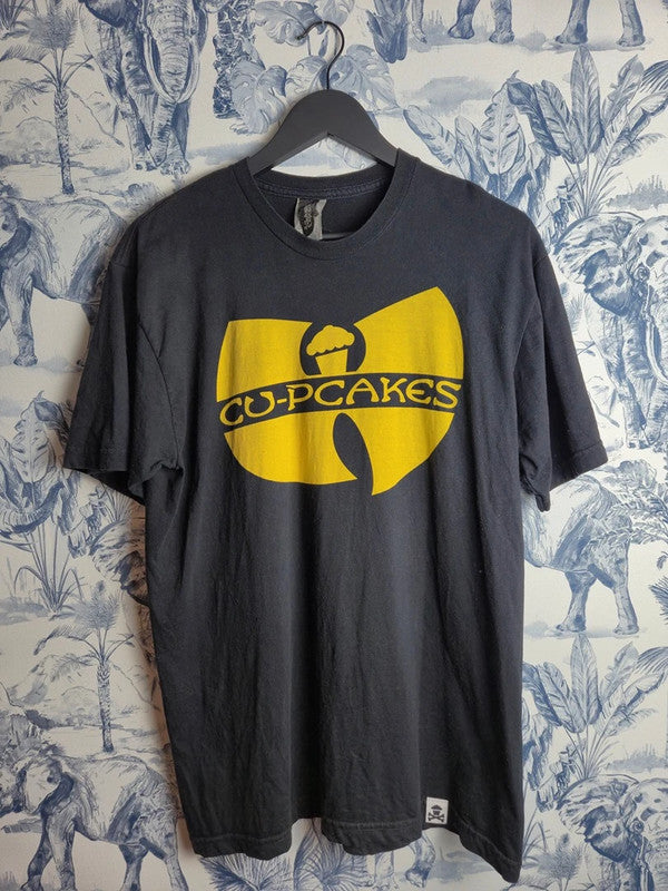 T-shirt Johnny Cupcakes Suitcase Tour 2010 Parody Wu-tang Noir L