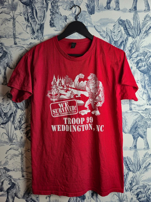 T-shirt rouge graphique Troop 99 Camp Woodruff 2024 Scout Taille M