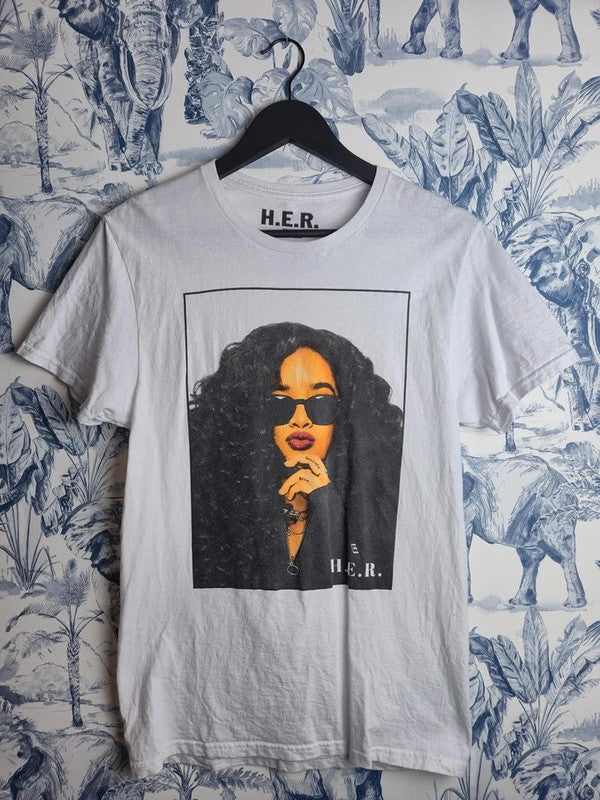 T-shirt H.e.r. blanc imprimé portrait style vintage rap tee M