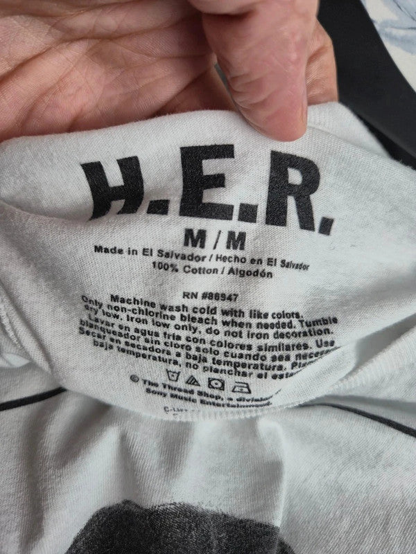 T-shirt H.e.r. blanc imprimé portrait style vintage rap tee M